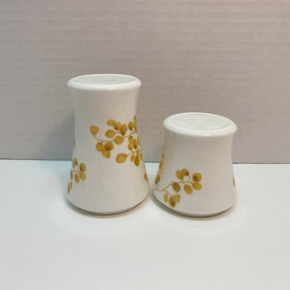 Mikasa Vintage Woodcliff Salt and Pepper Shakers A9007 Bone China, Japan - Picture 2 of 5